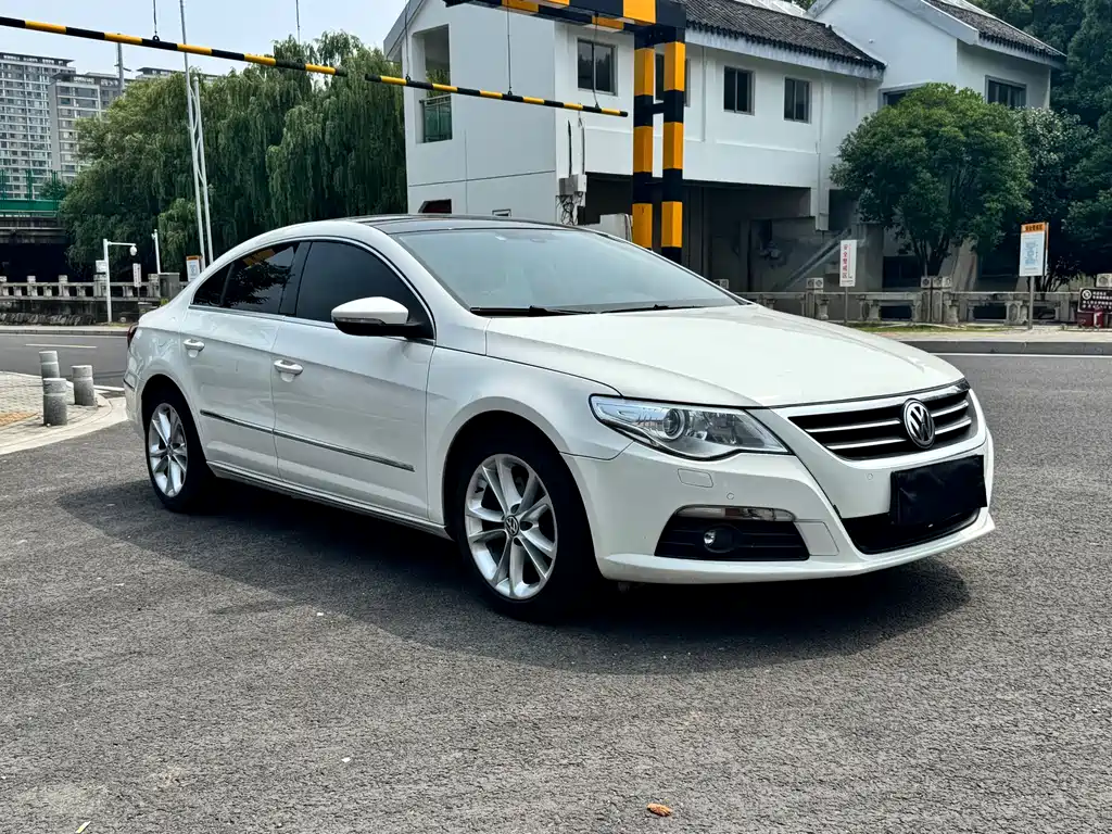Volkswagen CC 2011 — фото 1