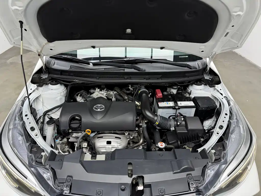 Toyota Yaris L 2023 — фото 22