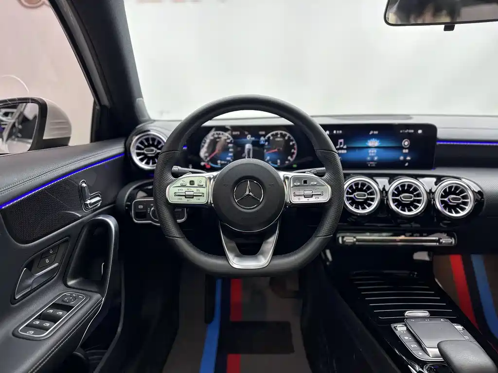 Mercedes-Benz A-Class 2023 — фото 6