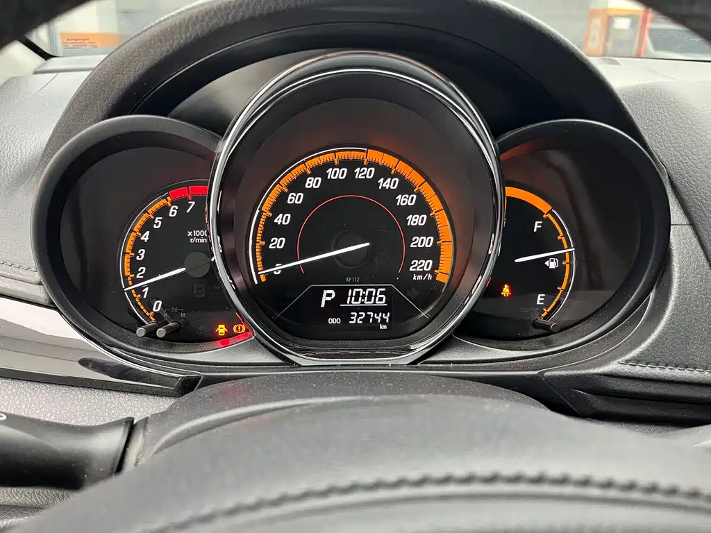 Toyota Yaris L 2022 — фото 10