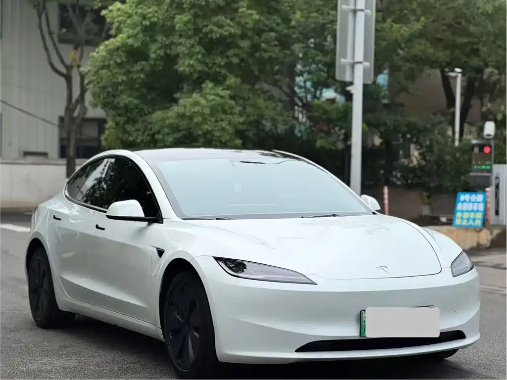 Tesla Model 3 2025 — фото 3