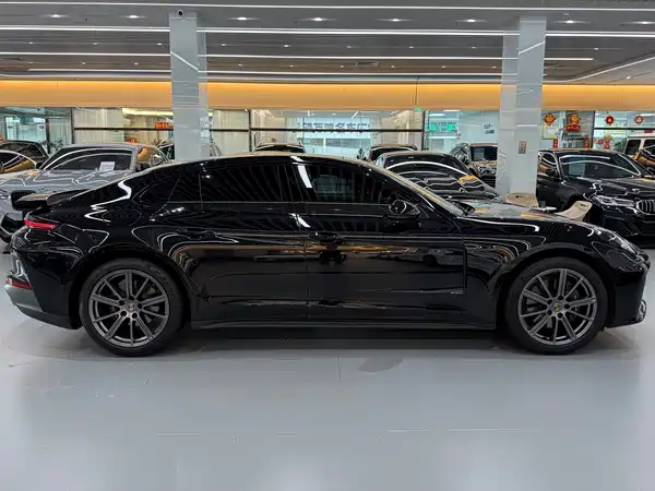 Porsche Panamera 2024
