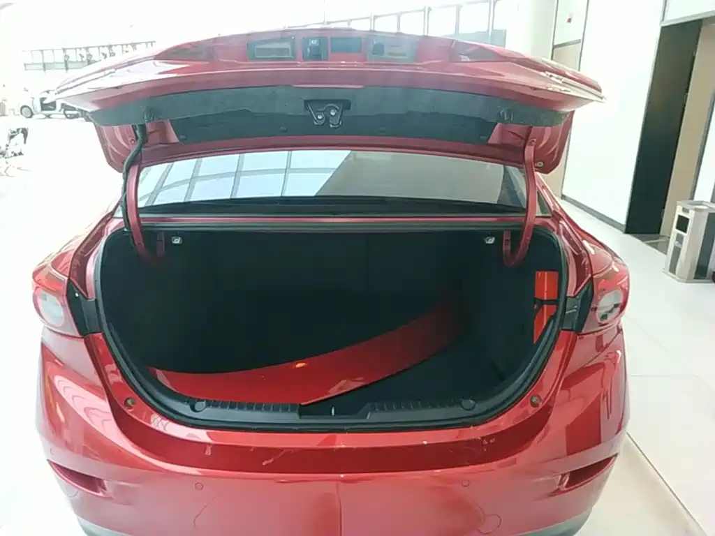 Mazda 3 Axela 2018 — фото 19