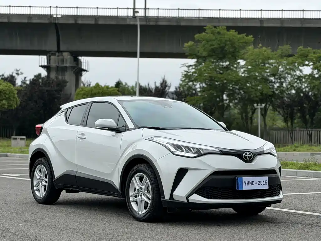 Toyota C-HR 2023 — фото 3