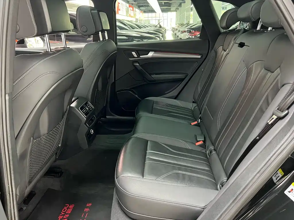 Audi Q5L 2023 — фото 10