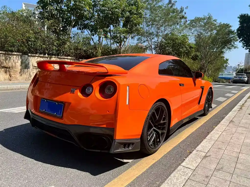 Nissan GT-R 2017 — фото 10