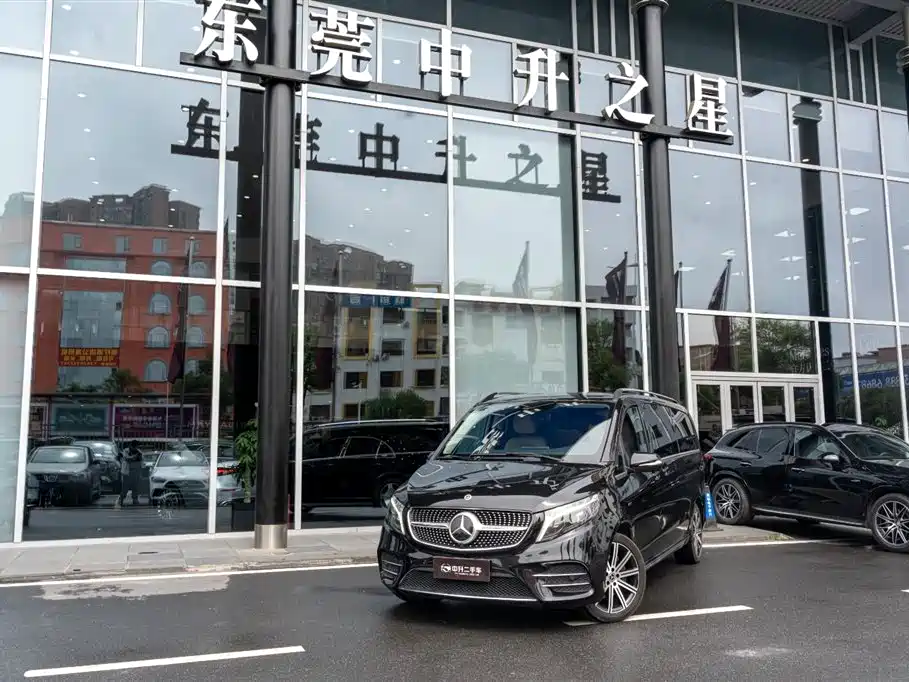 Mercedes-Benz V-Class 2023 — фото 19