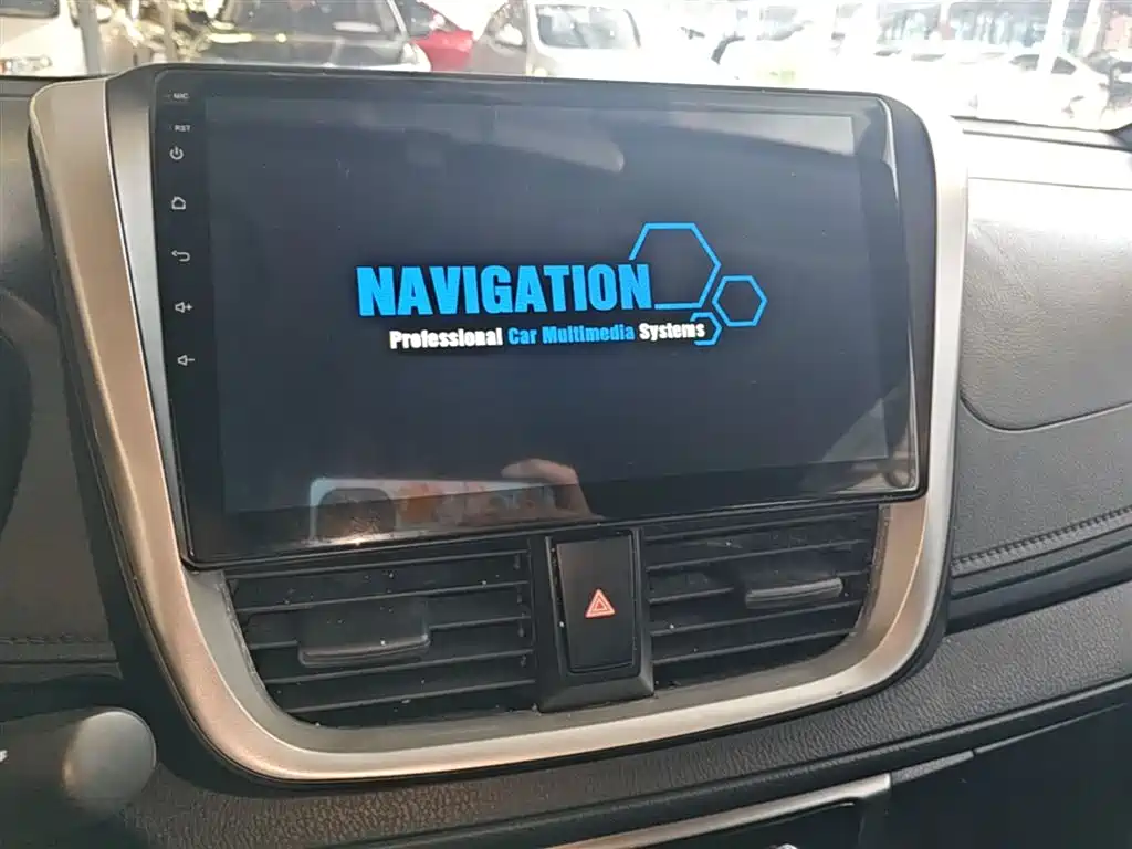 Toyota Yaris L 2020 — фото 13