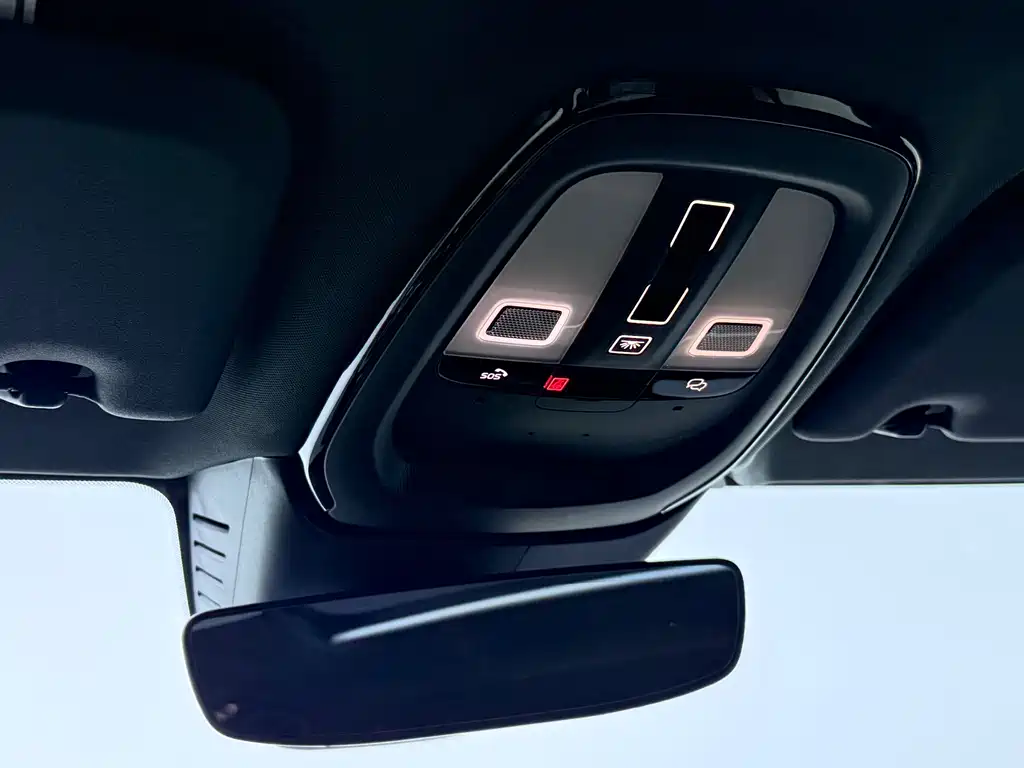 Volvo S60 2023 — фото 22