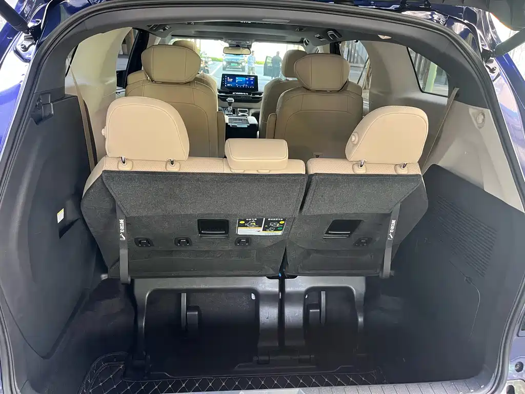 Toyota Sienna 2022 — фото 12