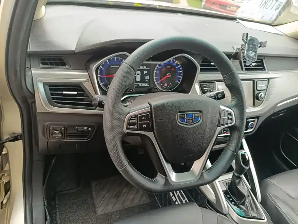 Geely Vision X3 2018 — фото 11