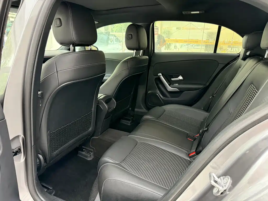 Mercedes-Benz A-Class 2019 — фото 12