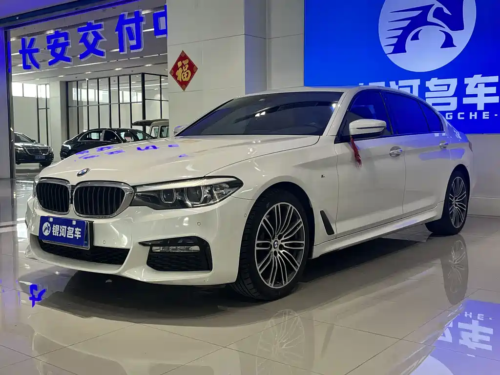 BMW 5 Series 2018 — фото 1