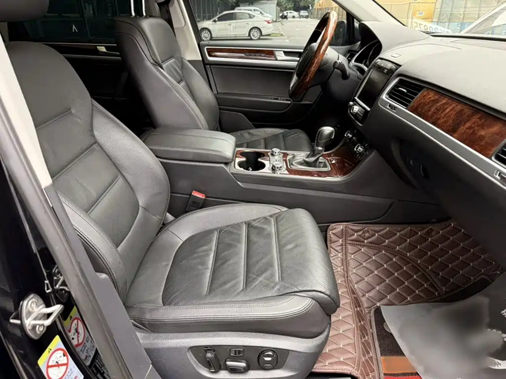 Volkswagen Touareg 2015 — фото 21