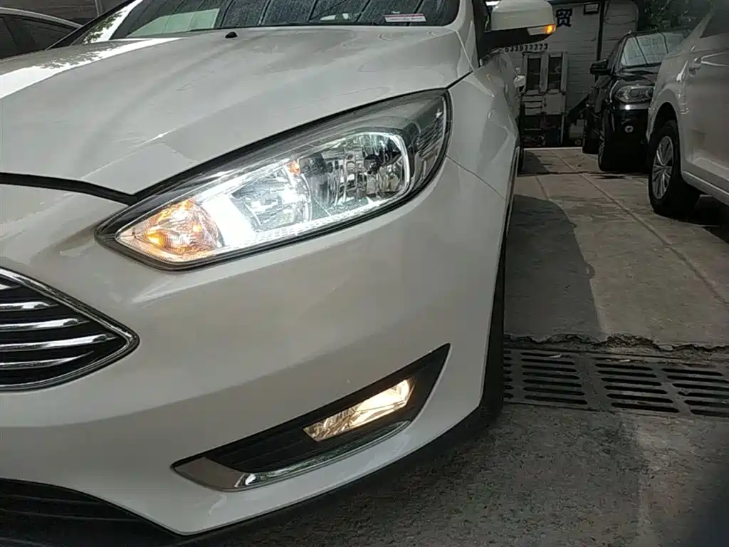 Ford Focus 2015 — фото 24