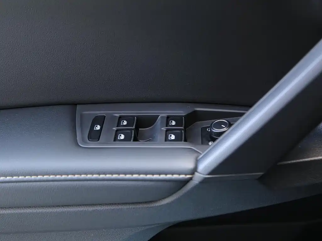 Volkswagen Tiguan L 2020 — фото 12