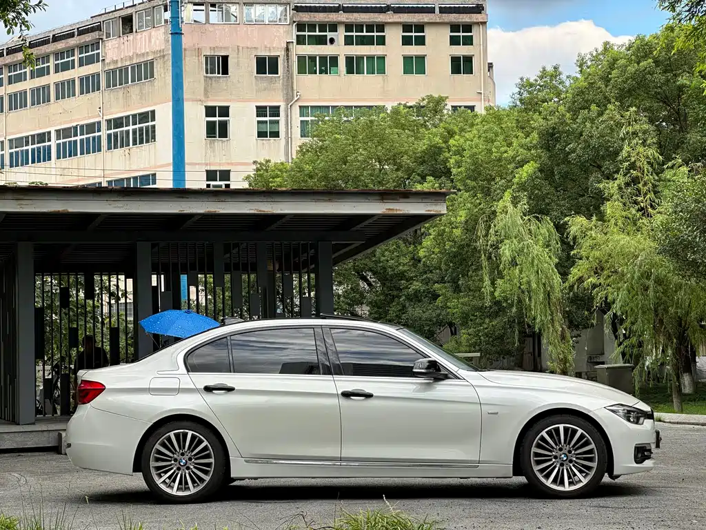 BMW 3 Series 2018 — фото 8