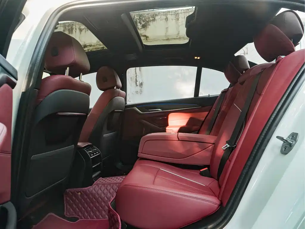 BMW 5 Series 2021 — фото 21