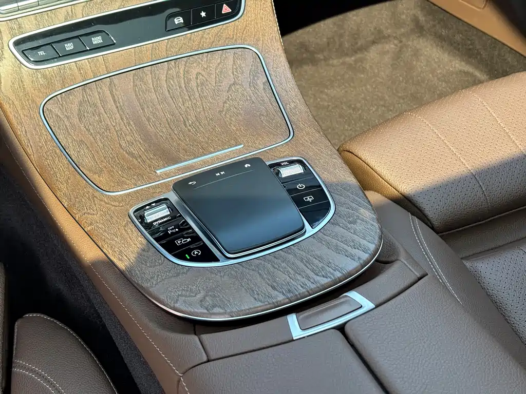 Mercedes-Benz E-Class 2022 — фото 11