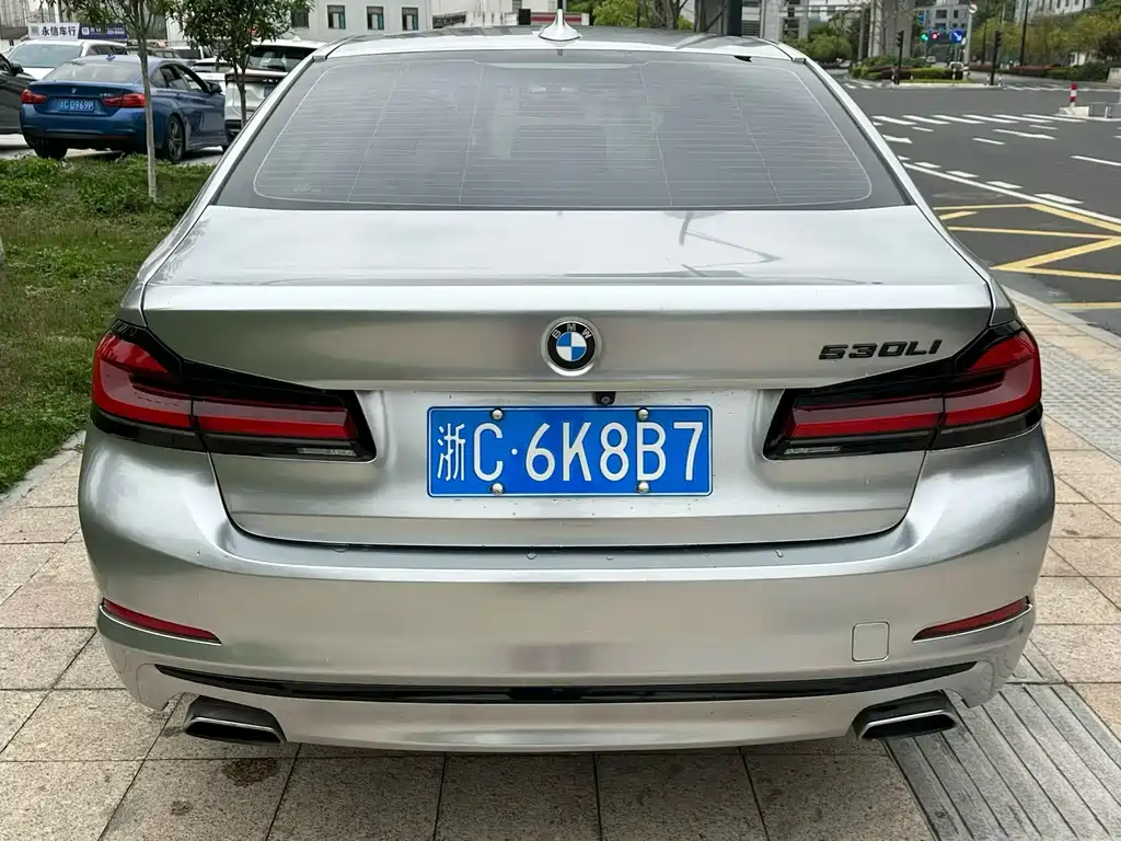 BMW 5 Series 2018 — фото 8