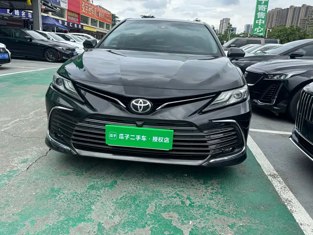 Toyota Camry 2022 — фото 2