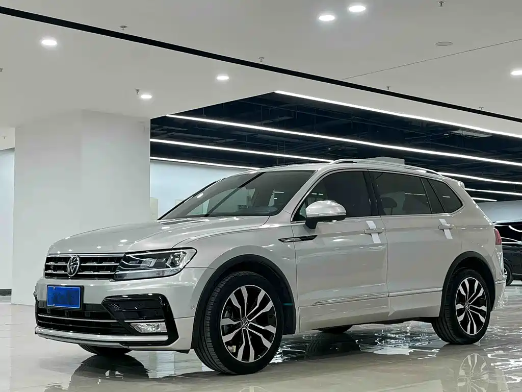 Volkswagen Tiguan L 2021 — фото 1