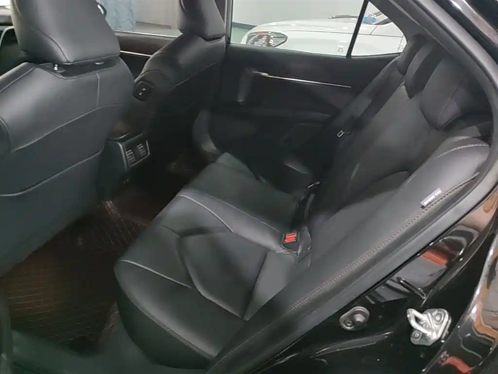 Toyota Camry 2022 — фото 17