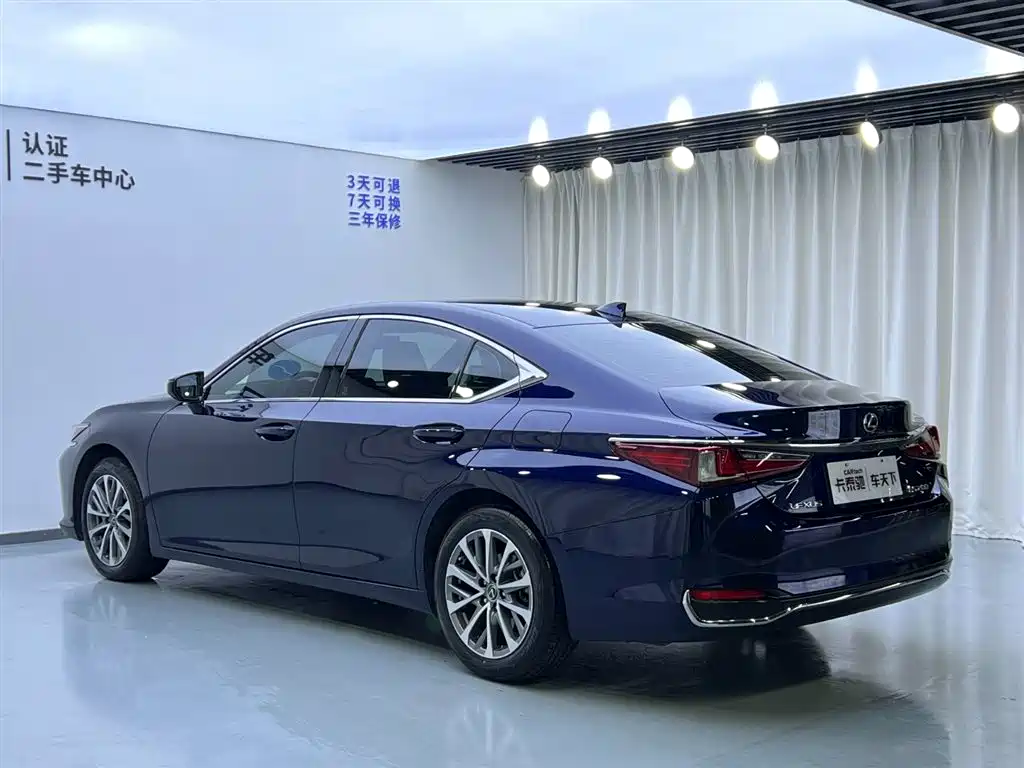 Lexus ES 2021