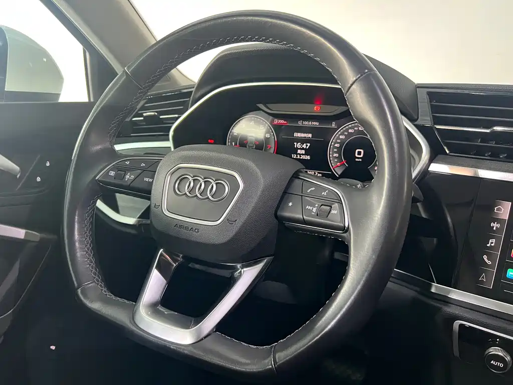 Audi Q3 2023 — фото 13