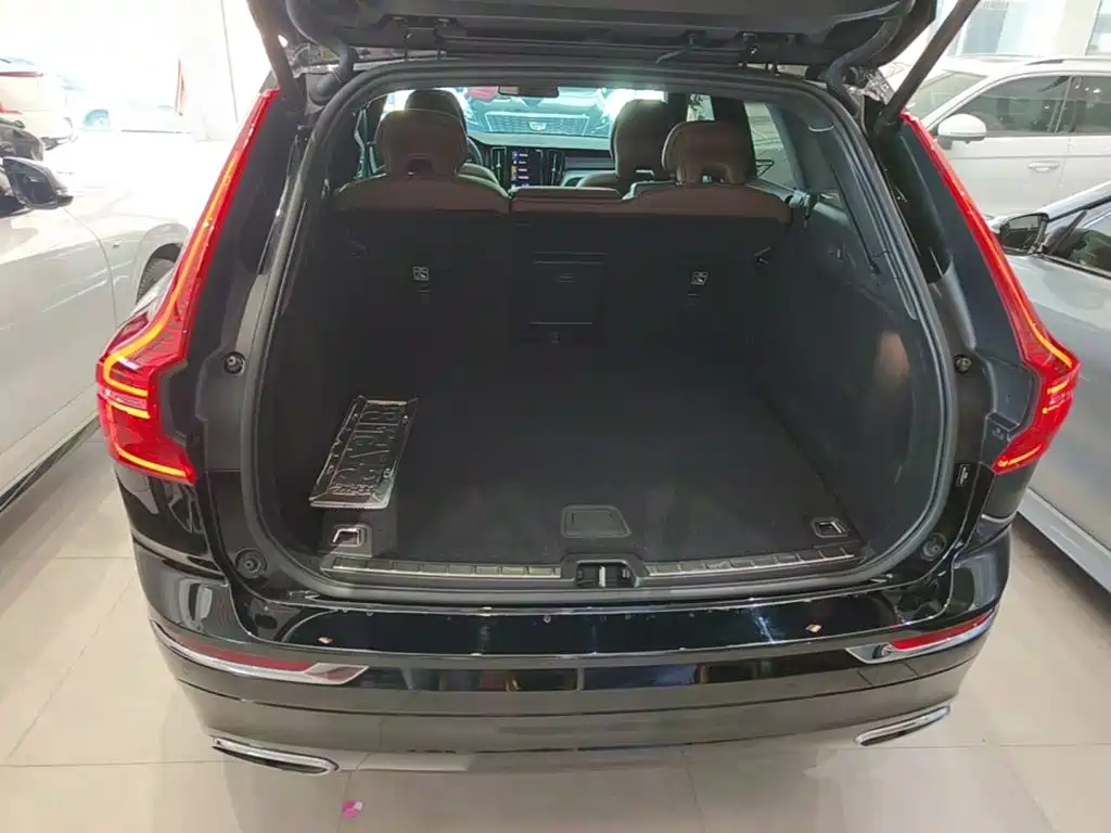 Volvo XC60 2021 — фото 19