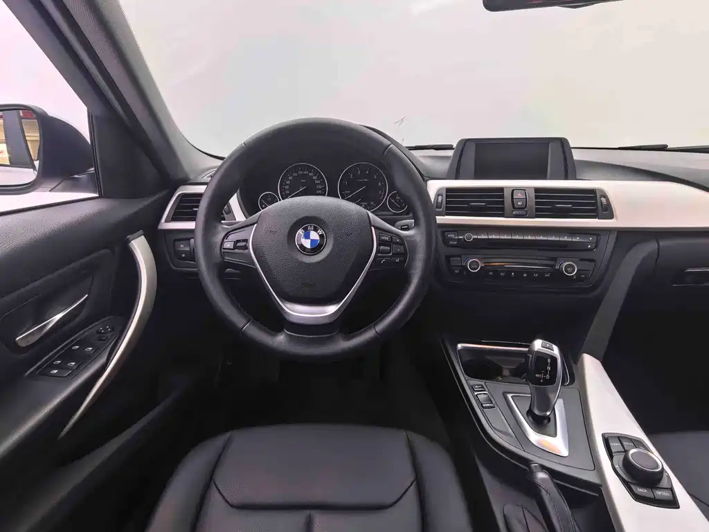BMW 3 Series 2016 — фото 14