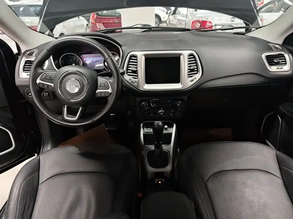 Jeep Compass 2017 — фото 10