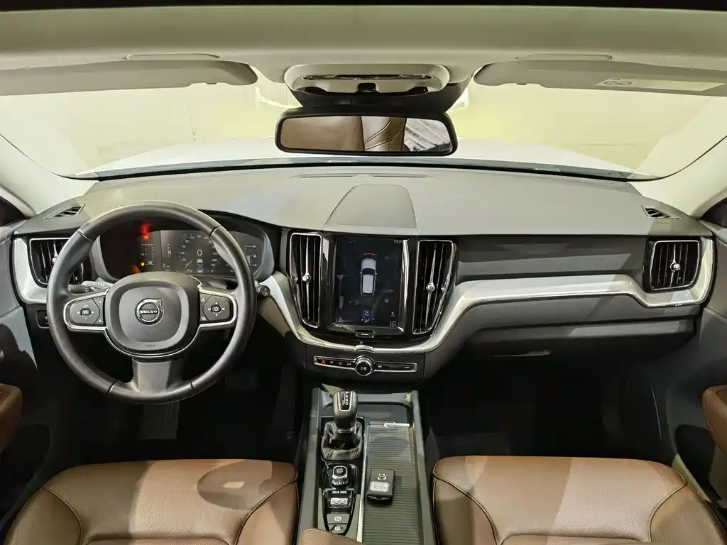 Volvo XC60 2018 — фото 11