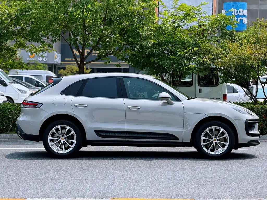 Porsche Macan 2023 — фото 17