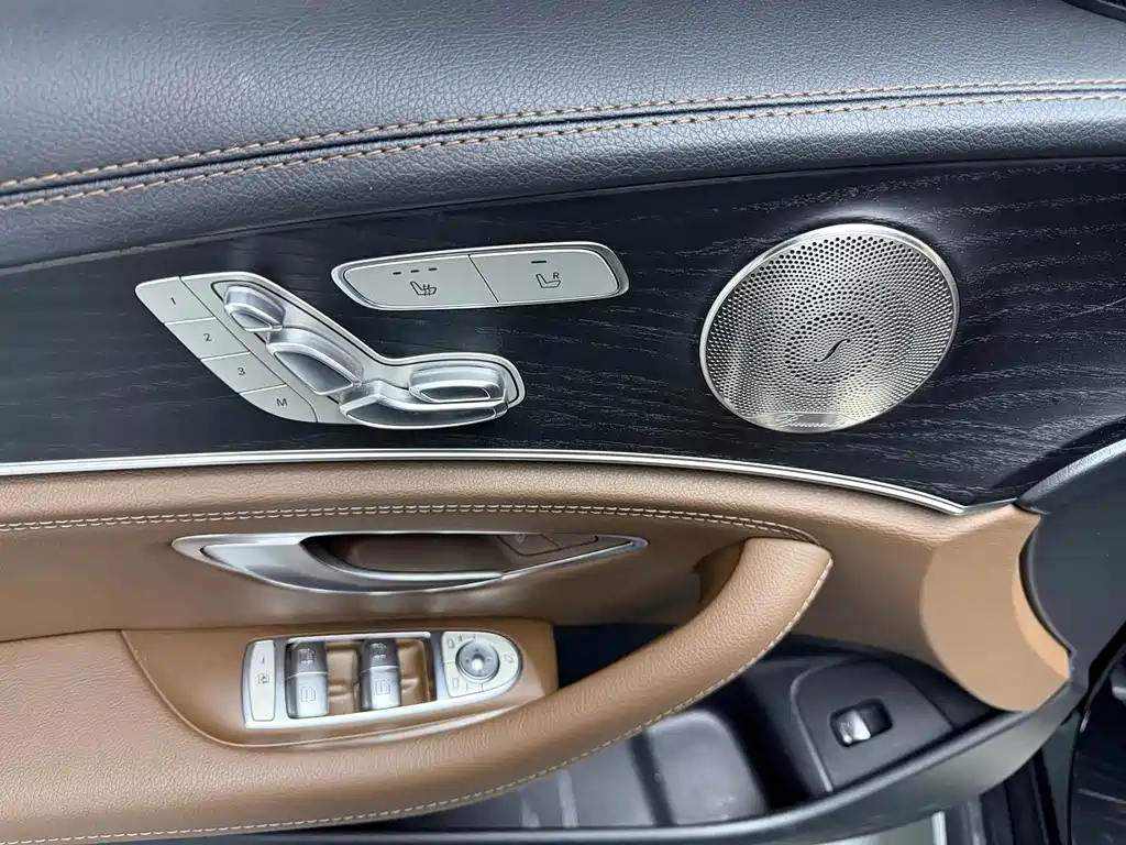 Mercedes-Benz E-Class 2023 — фото 10