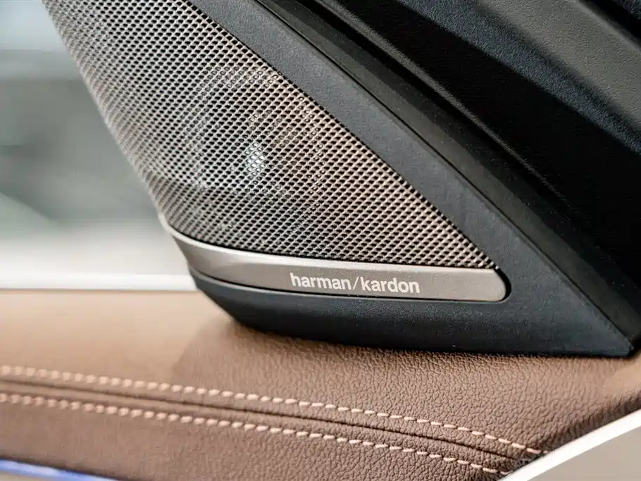 BMW 5 Series 2020 — фото 20