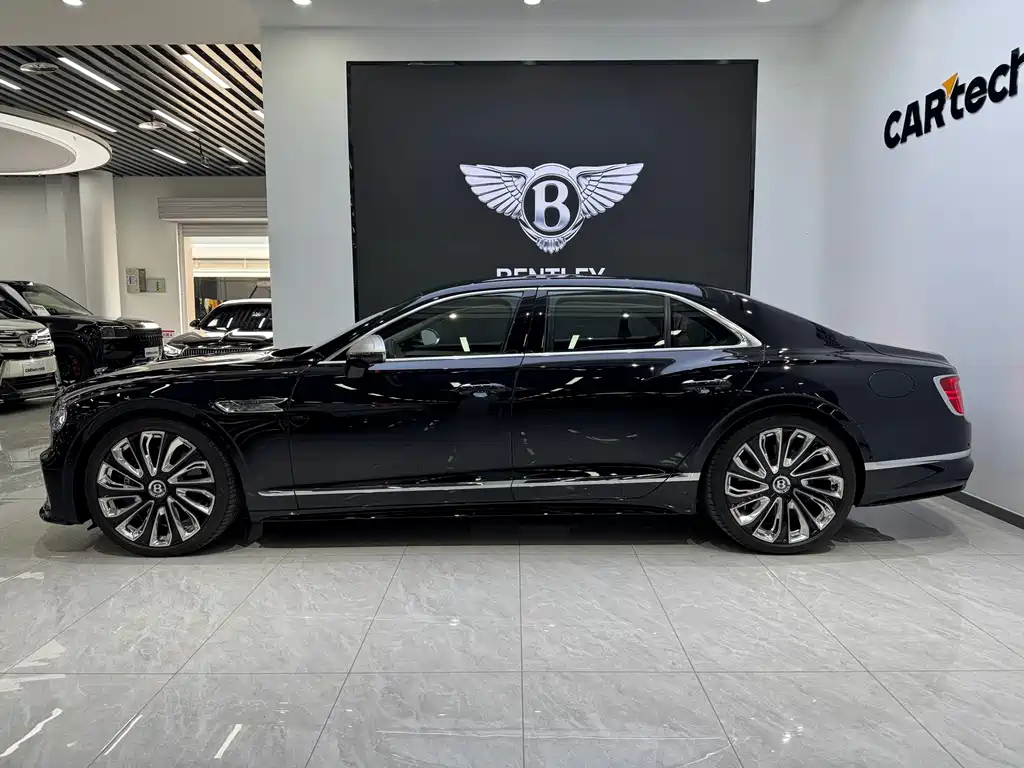 Bentley Flying Spur Plug-In Hybrid 2025 — фото 8