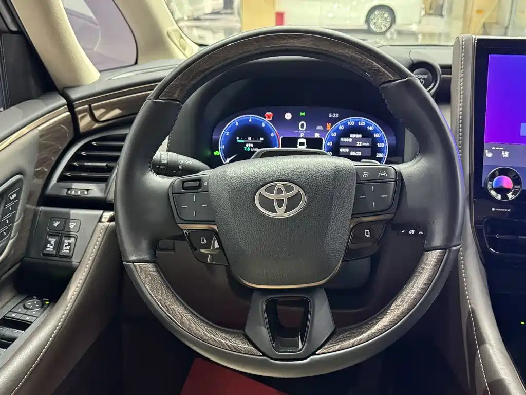Toyota Alphard 2025 — фото 18