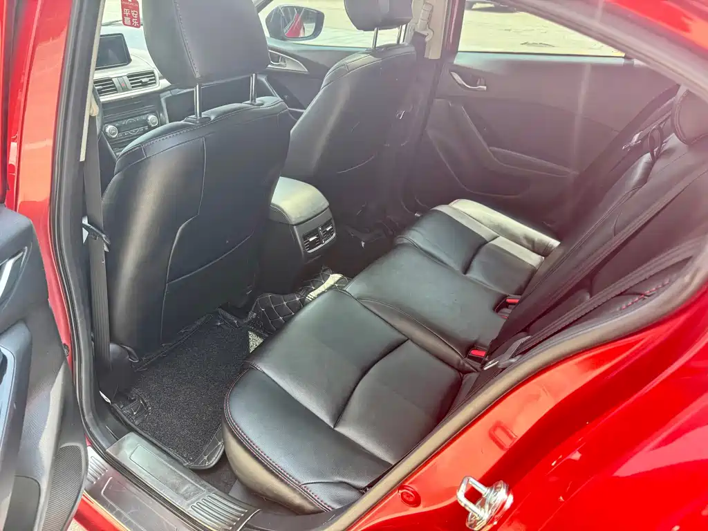 Mazda 3 Axela 2017 — фото 10