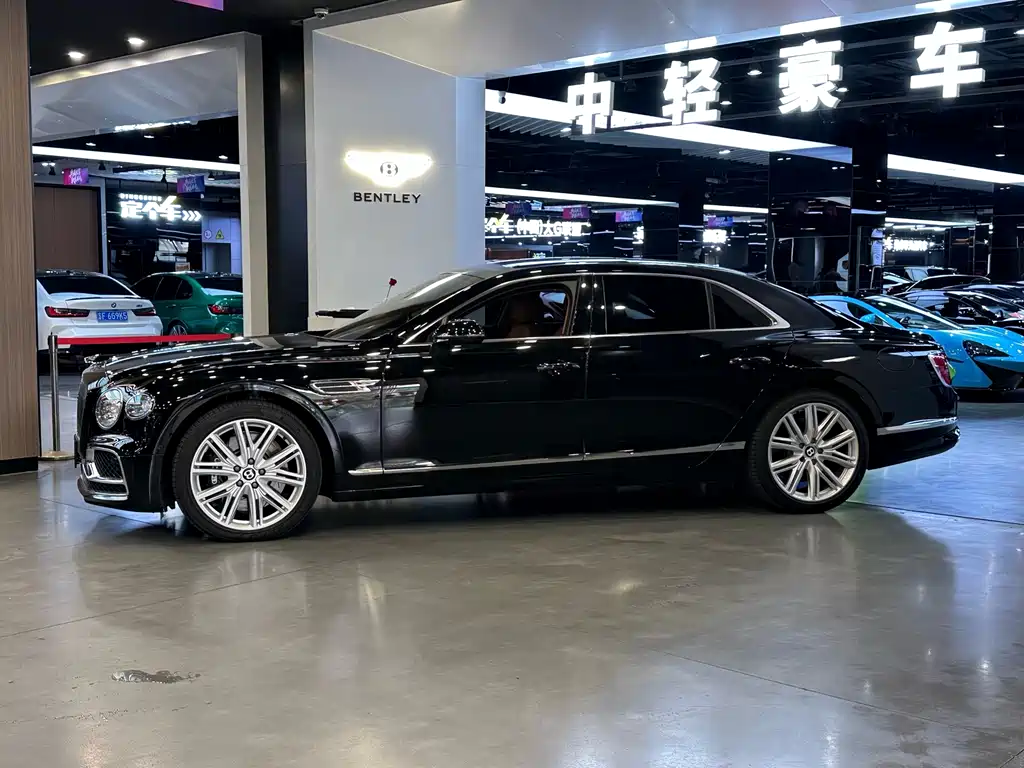 Bentley Flying Spur PHEV 2024 — фото 3