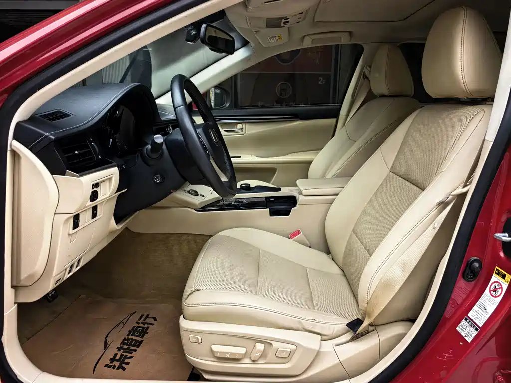 Lexus ES 2015 — фото 11