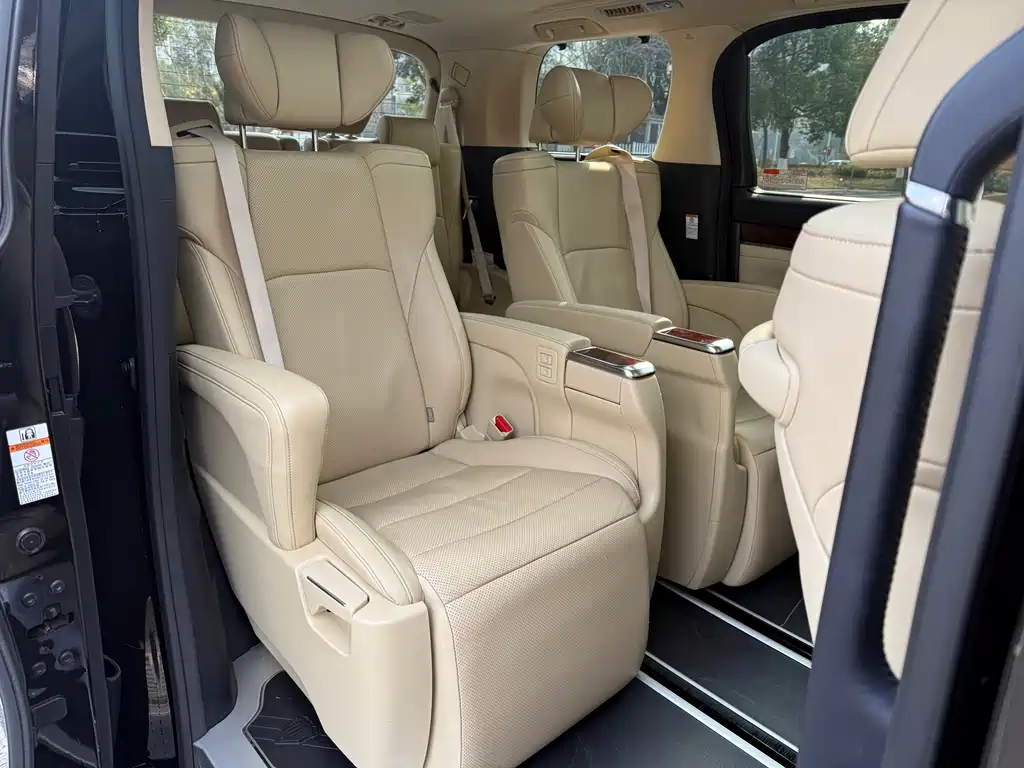 Toyota Alphard 2015 — фото 11