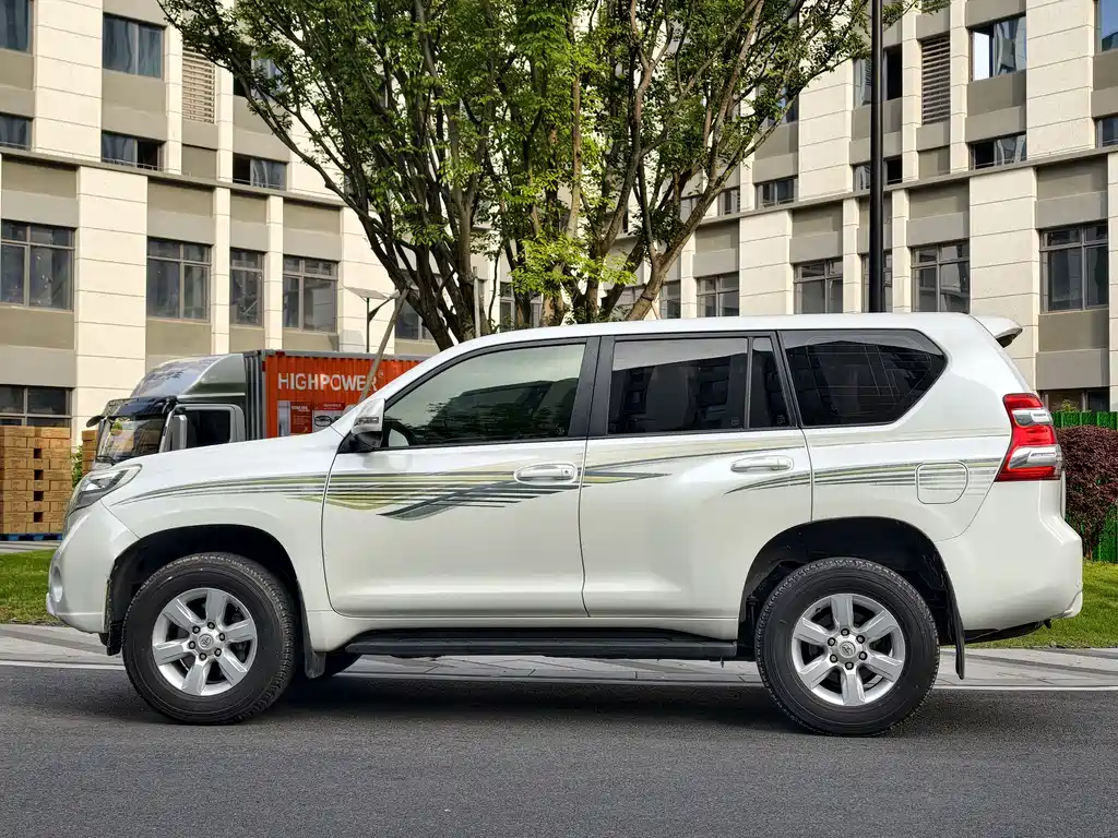 Toyota Prado 2014 — фото 2