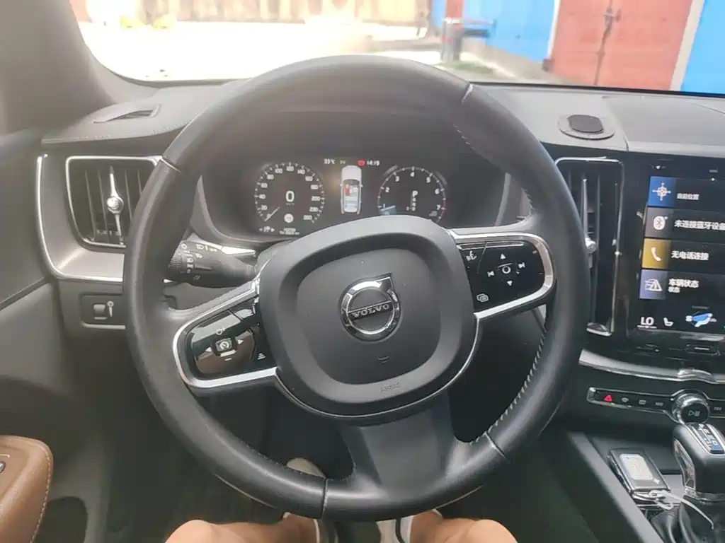 Volvo XC60 2021 — фото 11