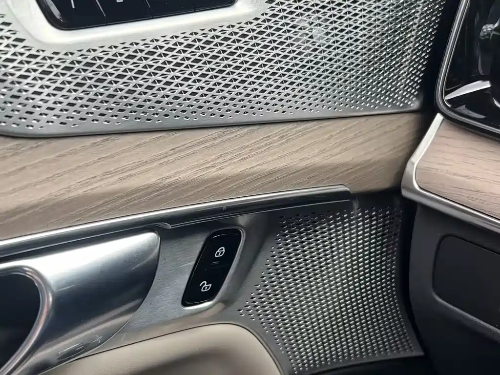 Volvo XC90 PHEV 2025 — фото 13