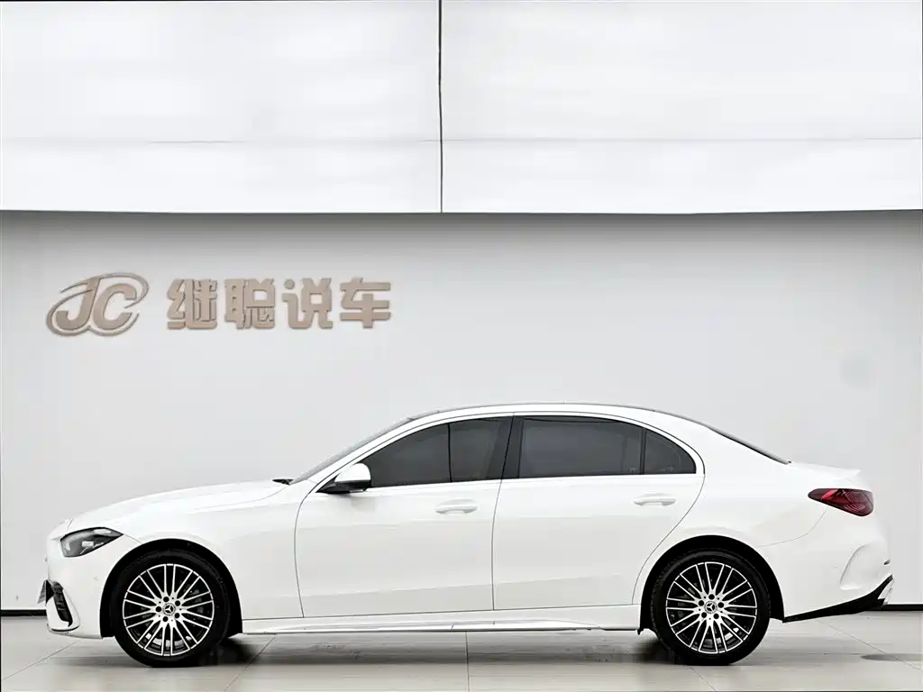 Mercedes-Benz C-Class 2023 — фото 3