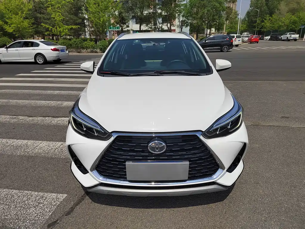 Toyota Yaris L 2021 — фото 3