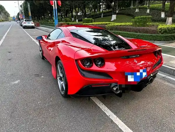 Ferrari F8 2019