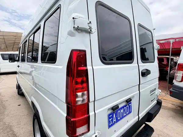 Iveco Proud 2023