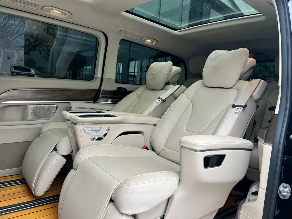 Mercedes-Benz V-Class 2022 — фото 8